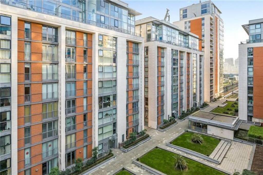 1 Bedroom Apartment Royal Docks Londra Esterno foto