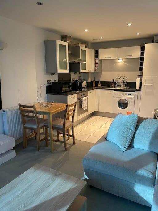1 Bedroom Apartment Royal Docks Londra Esterno foto
